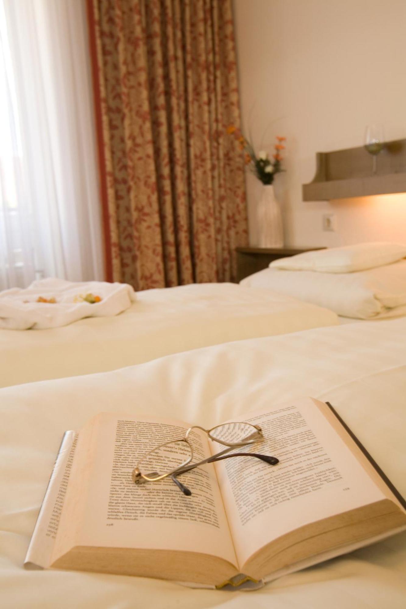 Graefliches Hotel Alte Post Бад-Бирнбах Экстерьер фото